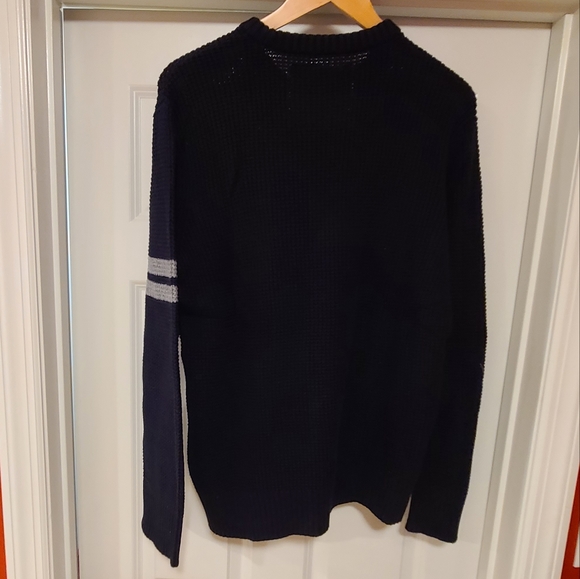 American eagle xl waffle sweater dark navy (almost black) with grey arm strips - Picture 6 of 8